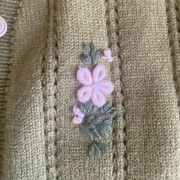 Simple Retro Ally Floral Embroidered Cardigan - Picture 3 of 6